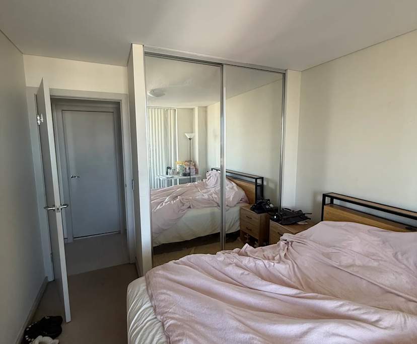 Furnished room in a flatshare