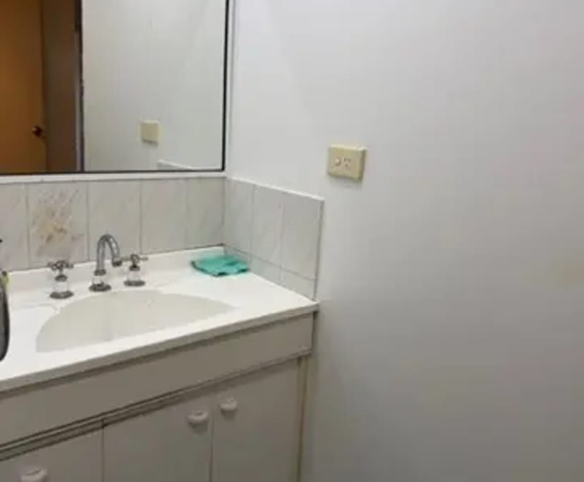 $240, Share-house, 3 bathrooms, Allenstown QLD 4700