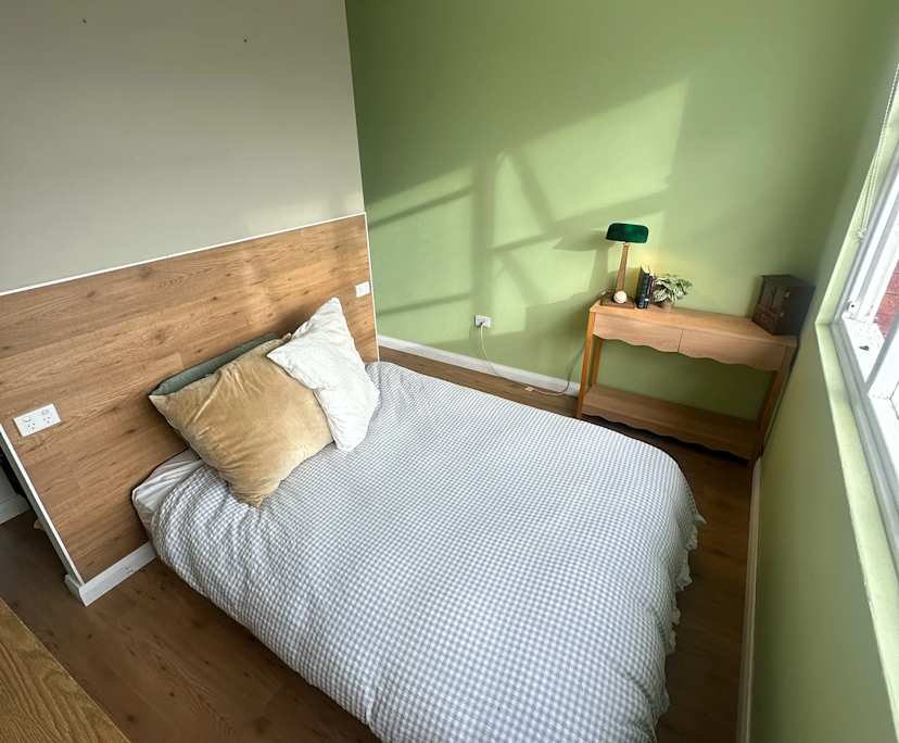 Furnished room in a flatshare