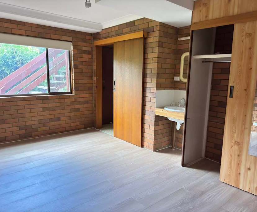 $350, Whole-property, 5 bathrooms, Southport QLD 4215