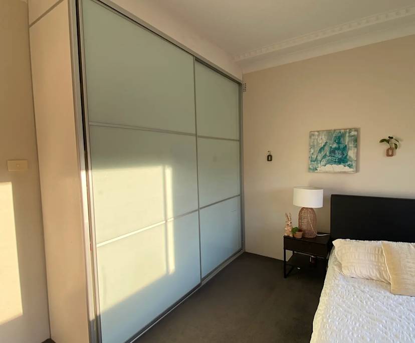 Furnished room in a flatshare