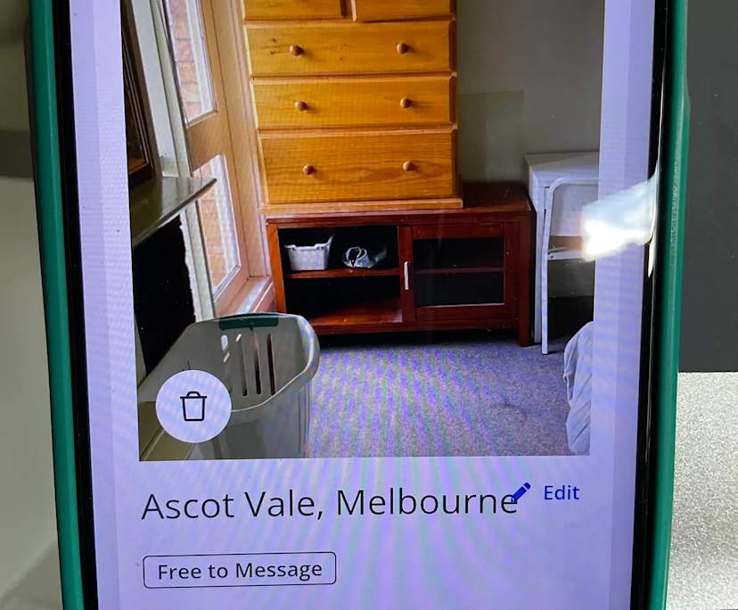 Furnished room in a flatshare