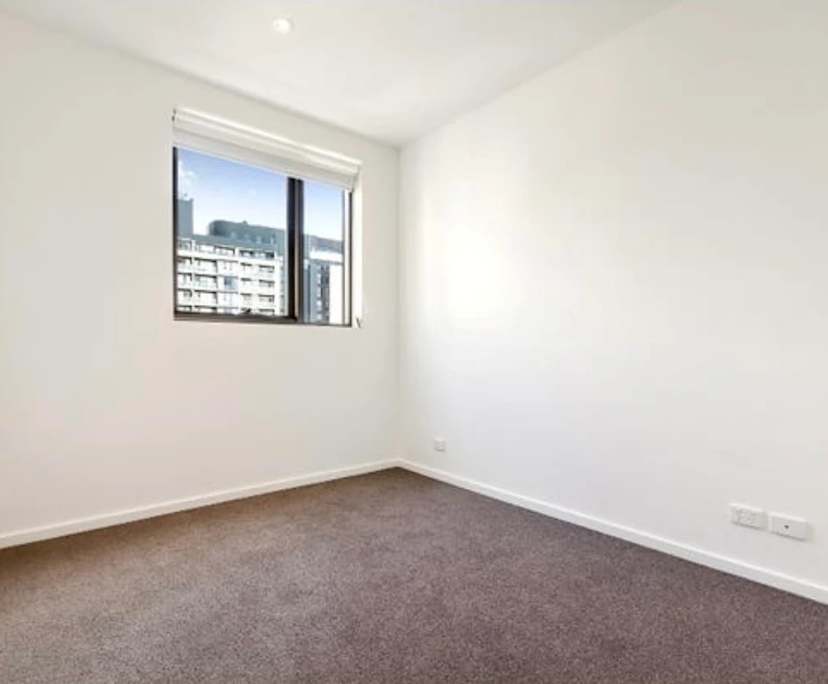 Unfurnished room with own bathroom
