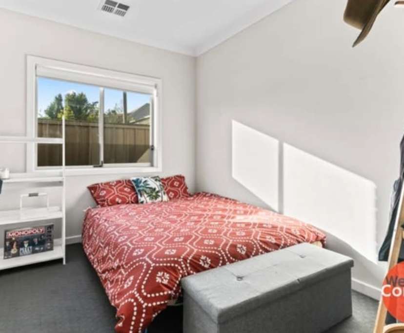 Unfurnished room in a share house