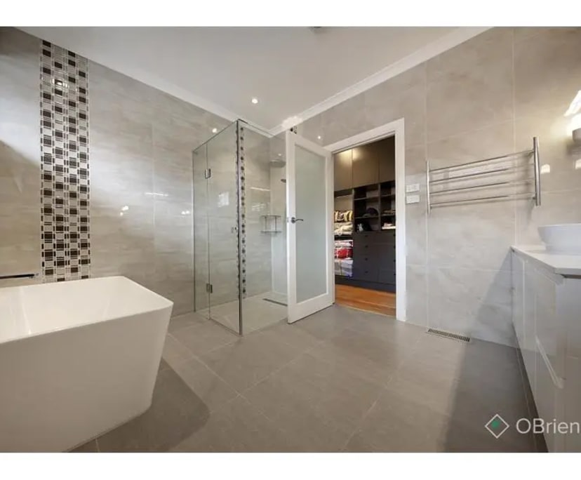 Room with ensuite in a share house