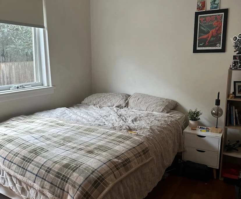 Furnished room in a flatshare