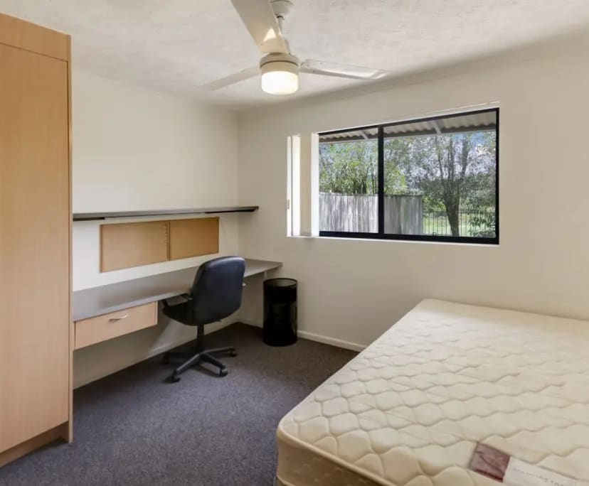 Furnished room with ensuite in a flatshare