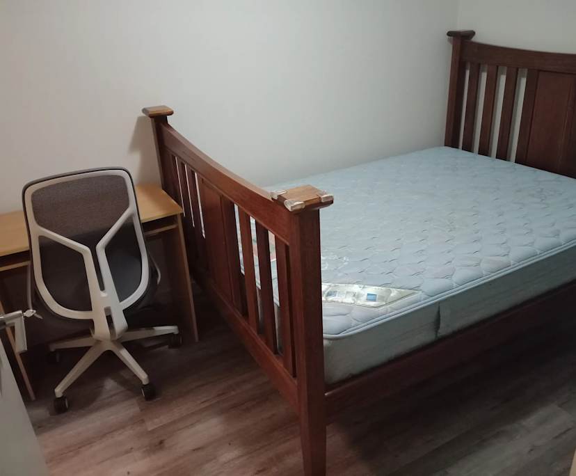 Furnished room with ensuite in a flatshare