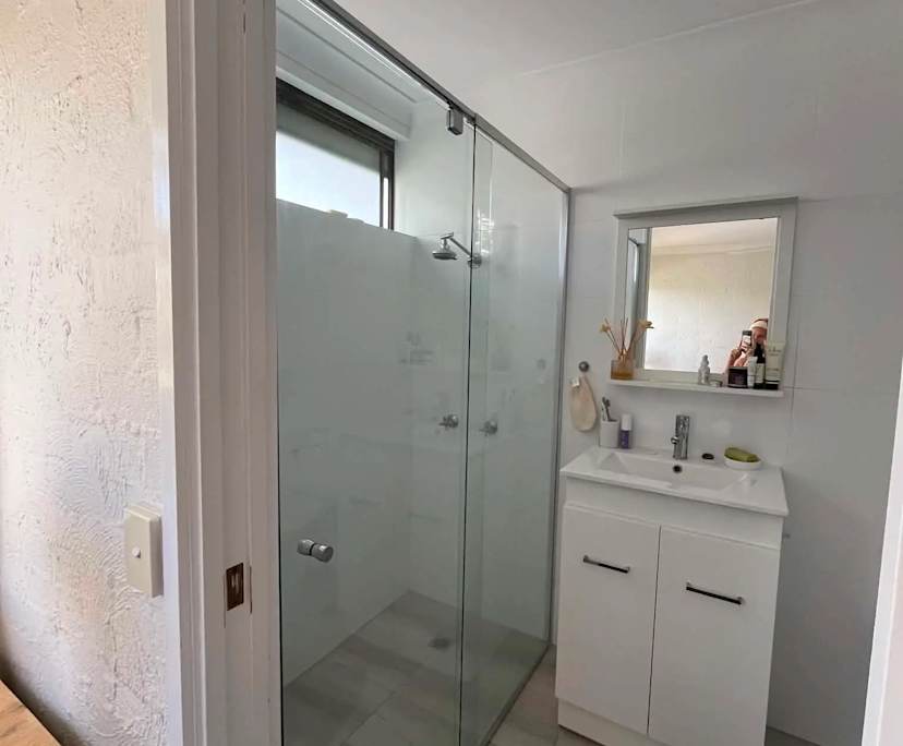 Furnished room with own bathroom