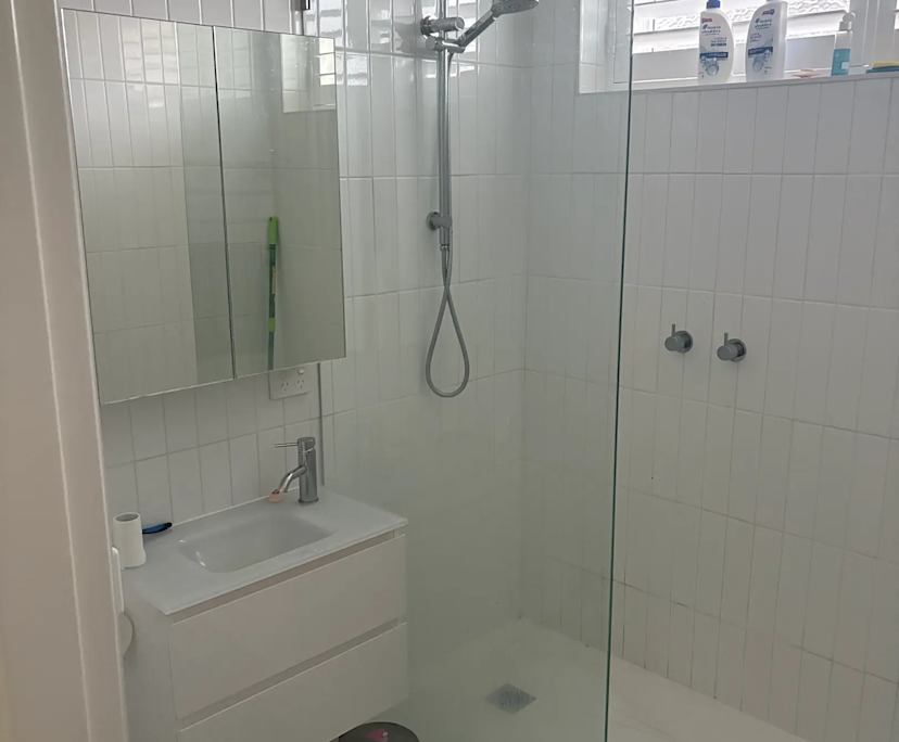 $500, 1-bed, 1 bathroom, St Kilda VIC 3182