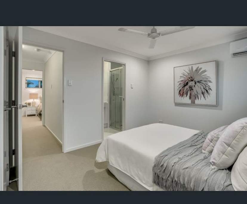 Unfurnished room with ensuite in a flatshare