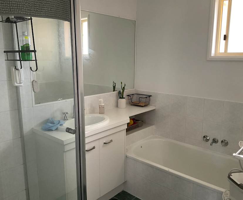 $250, Flatshare, 3 bathrooms, Daisy Hill QLD 4127