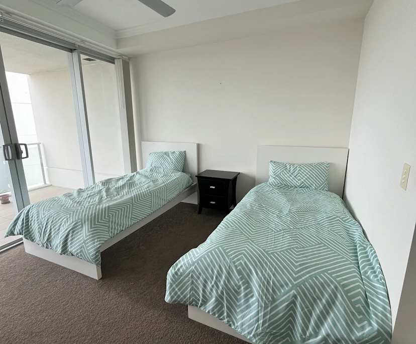 Furnished room with ensuite in a flatshare