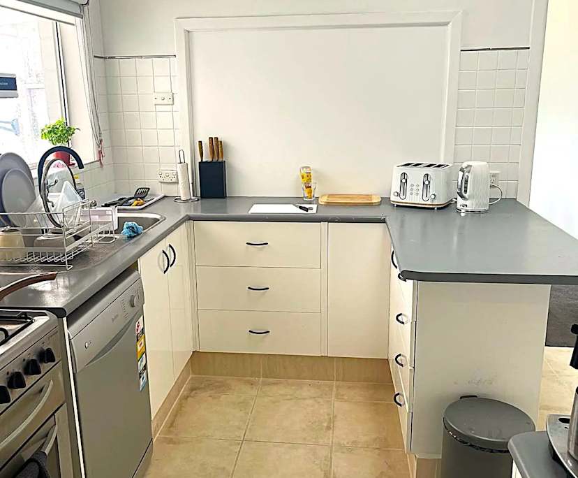 $350, Share-house, 5 bathrooms, Hampton East VIC 3188