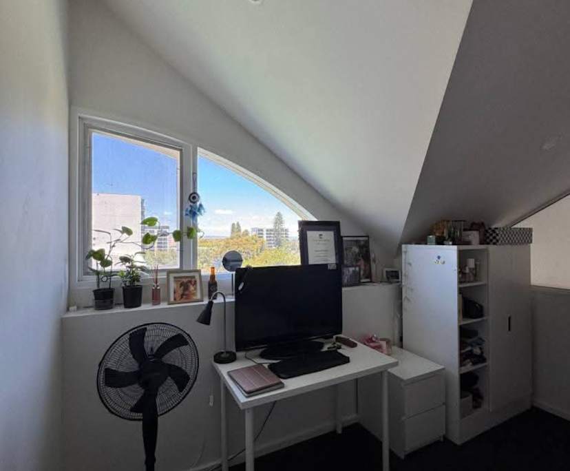 Unfurnished room in a flatshare