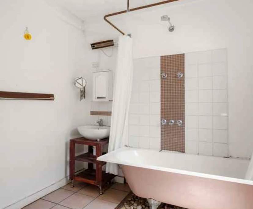 Room in a share house