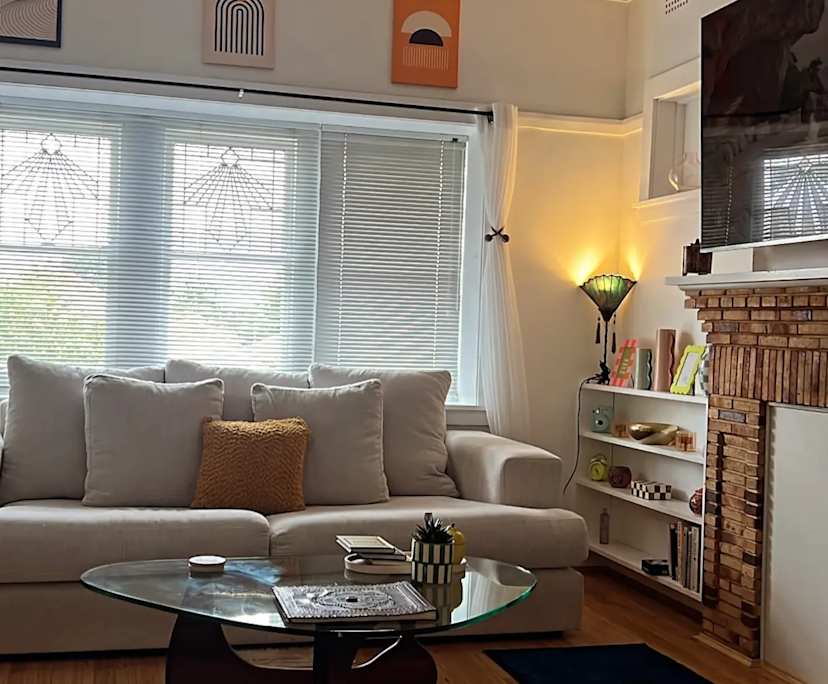 $1,300, Homestay, 2 bathrooms, Kingsgrove NSW 2208