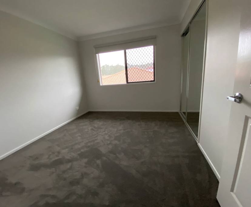 $350, Share-house, 4 bathrooms, Pacific Pines QLD 4211