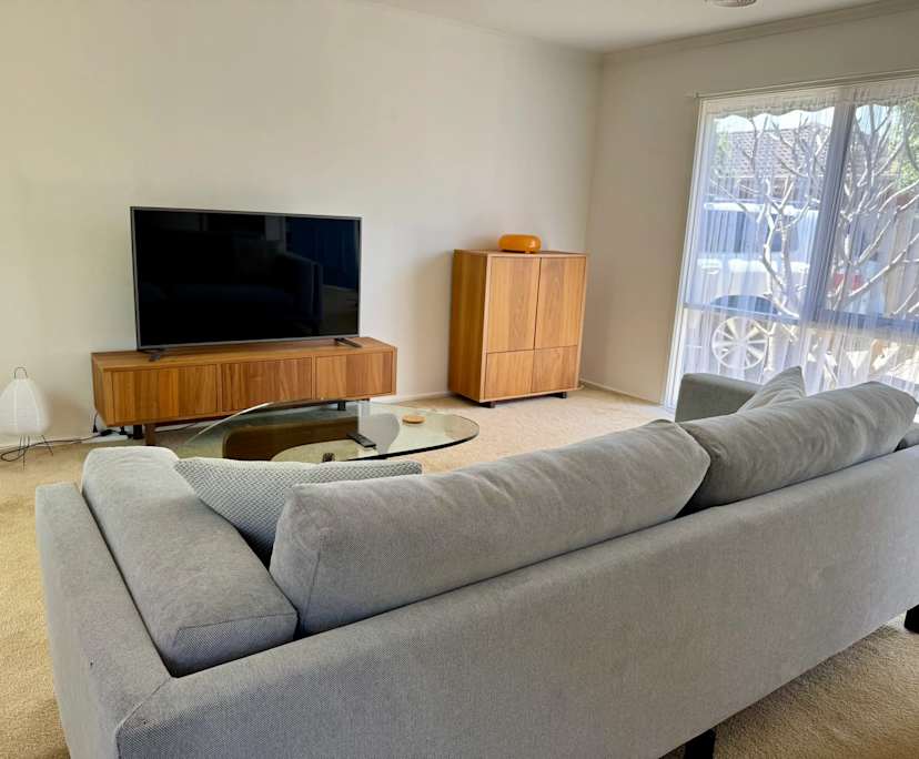 Furnished room in a flatshare