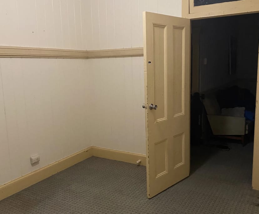 Room in a share house