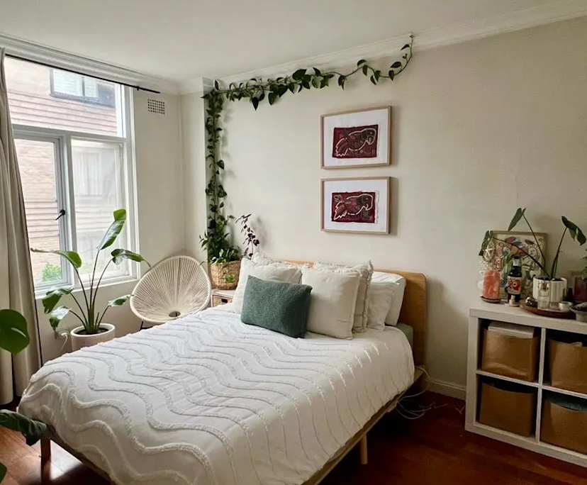 Furnished room in a flatshare