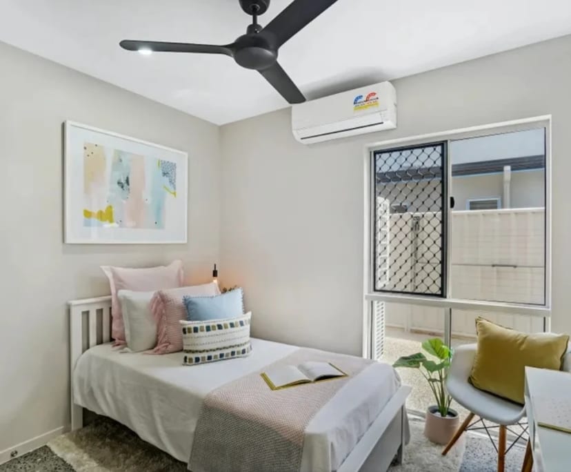 $350, Share-house, 4 bathrooms, Manoora QLD 4870