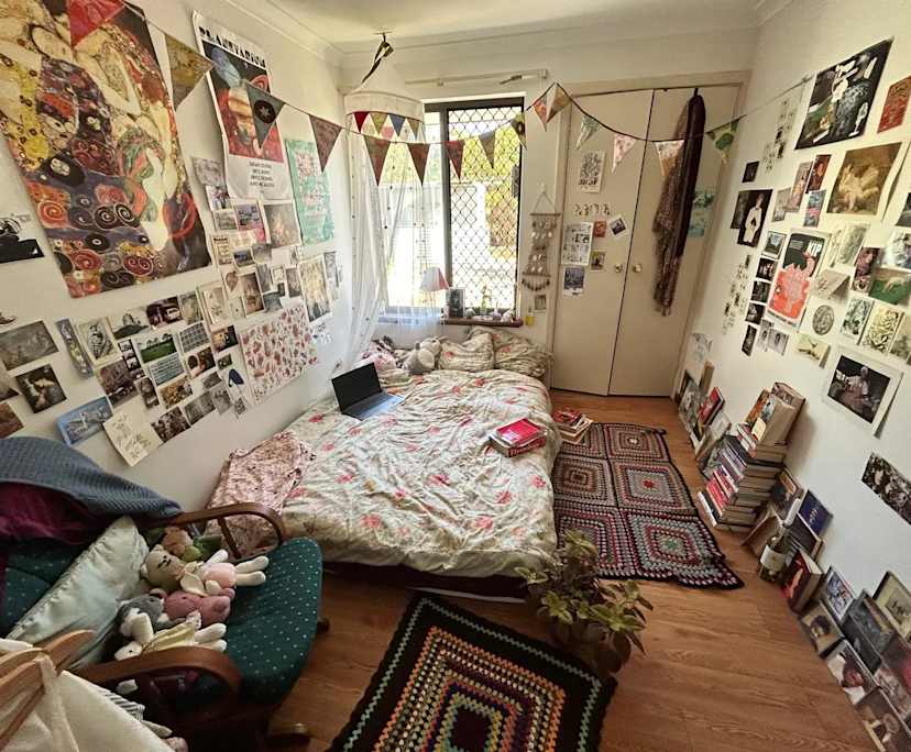Room in a share house