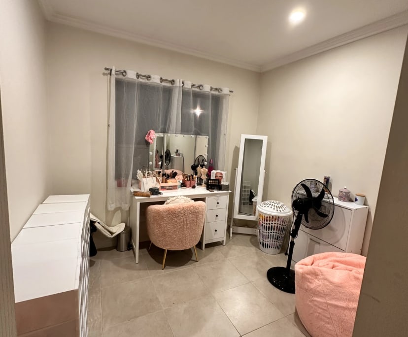 Room for Rent in Saint Helens Park, Sydney 175, F...