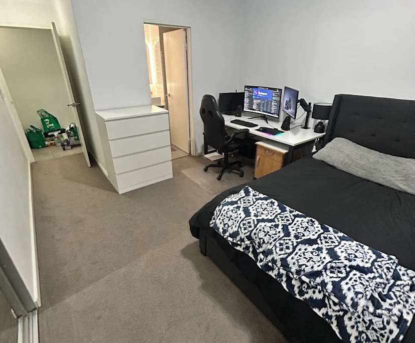 Furnished room with ensuite in a flatshare