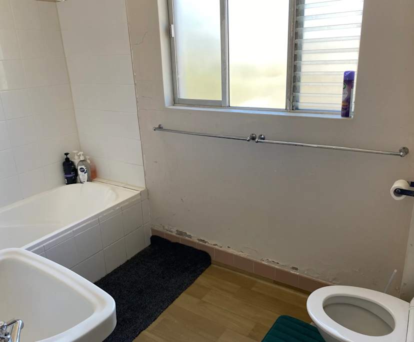 Unfurnished room in a flatshare