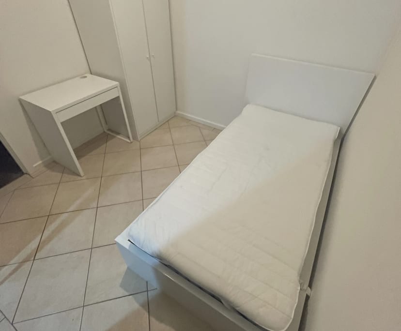 Furnished room with ensuite in a flatshare