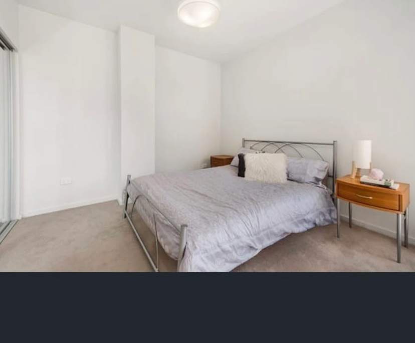 Furnished room with ensuite in a flatshare