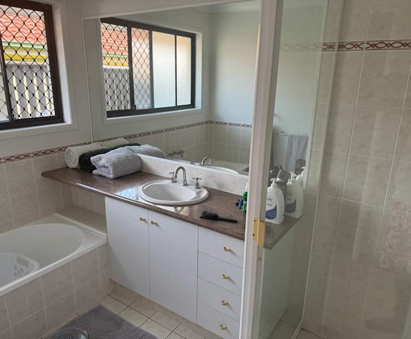 $450, Share-house, 4 bathrooms, Elanora QLD 4221