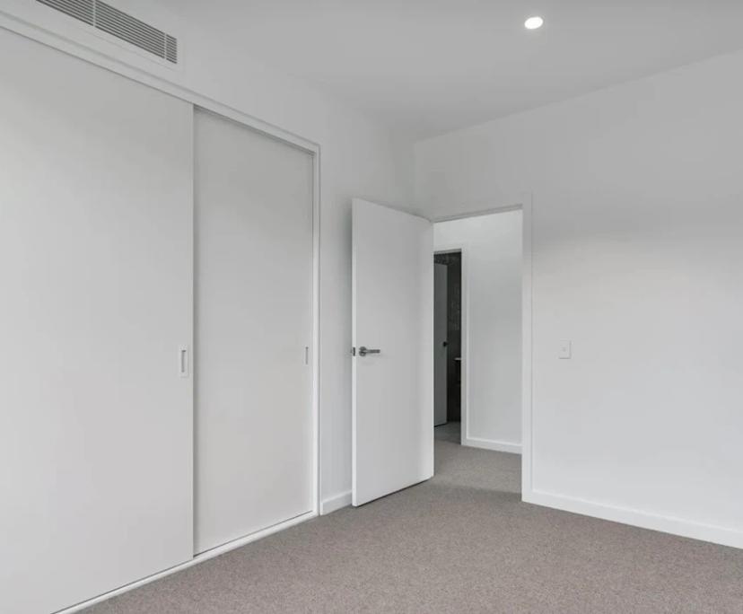 Unfurnished room in a flatshare