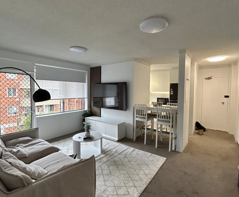 Furnished room in a flatshare