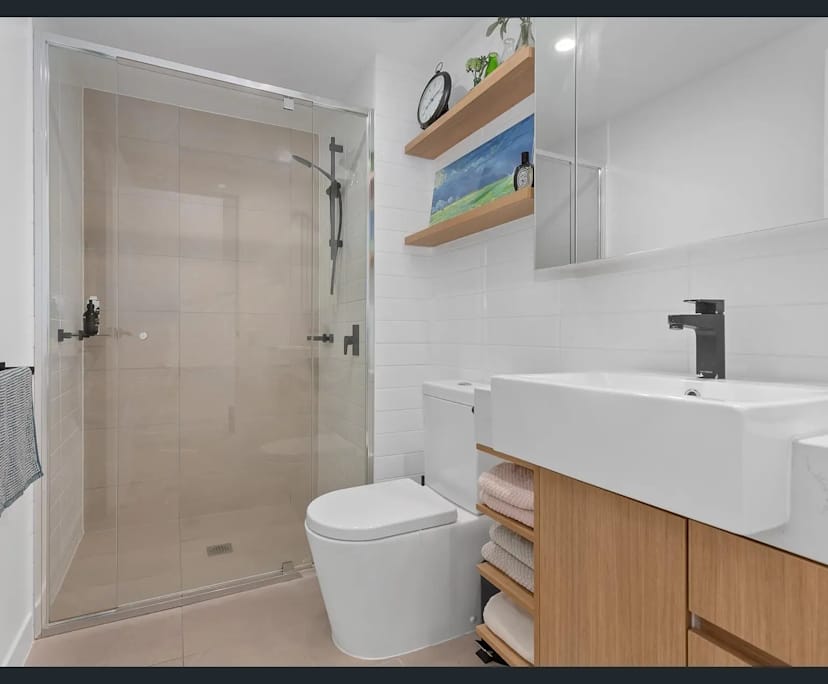 Unfurnished room with own bathroom