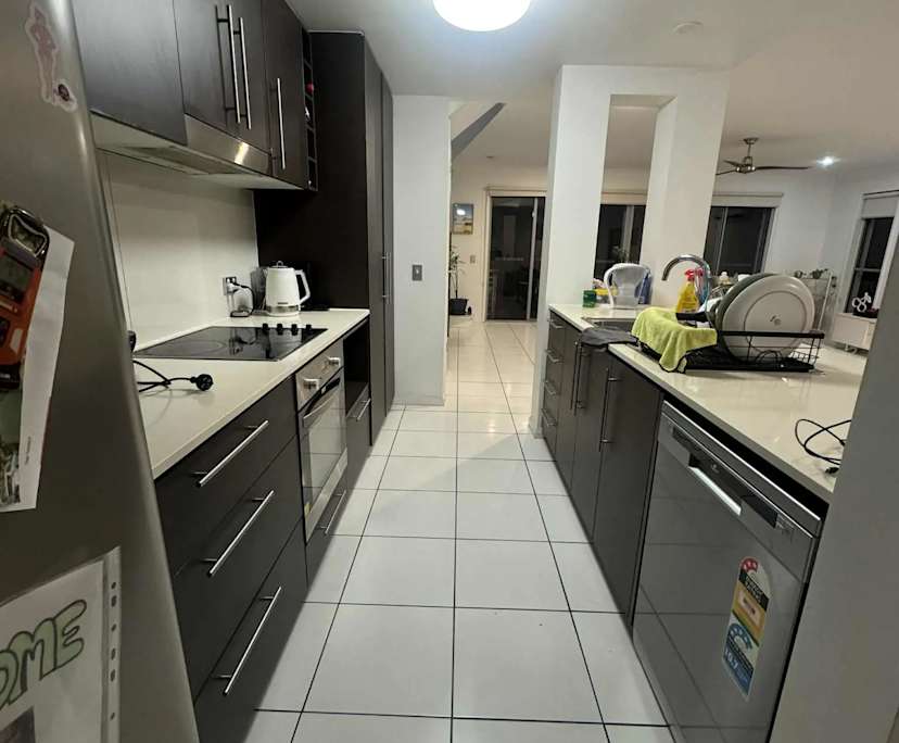 $350, Share-house, 3 bathrooms, Burleigh Waters QLD 4220