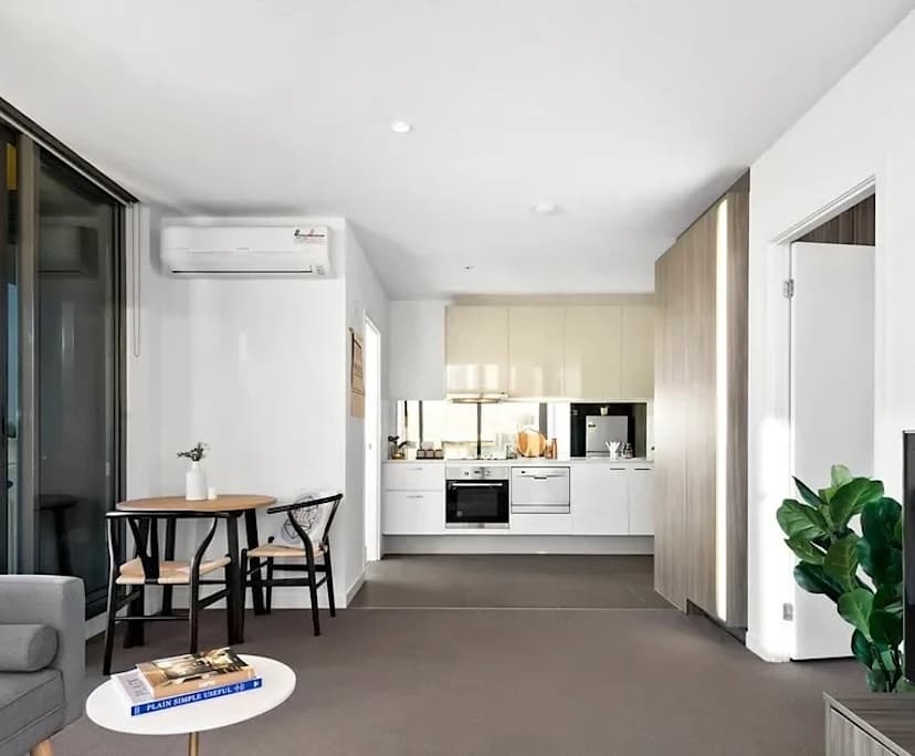 Furnished room in a flatshare