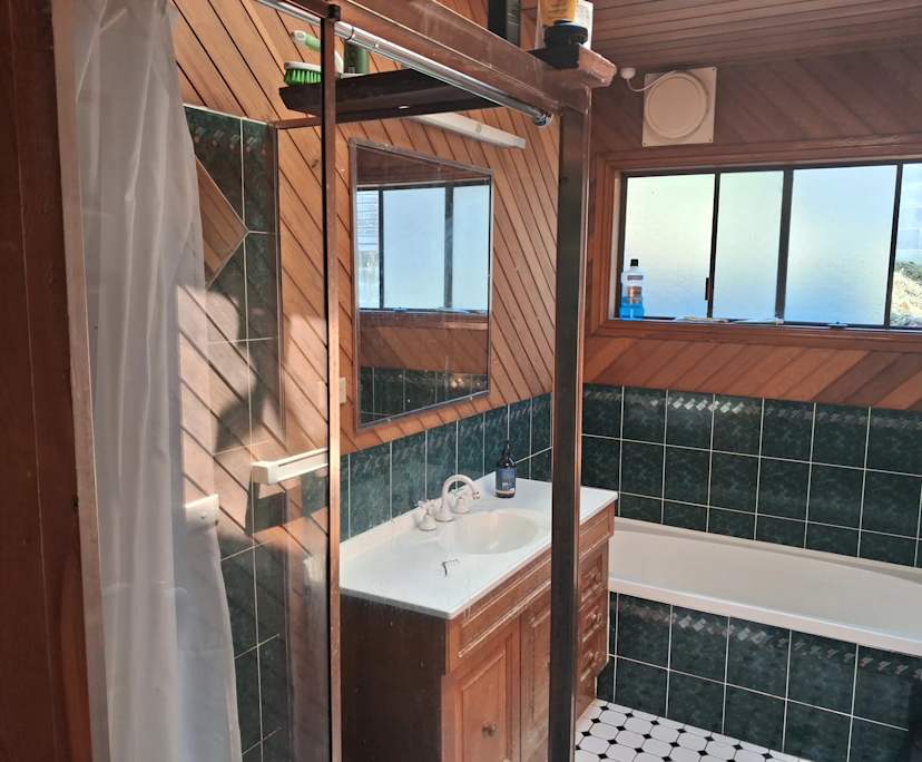 $290, Share-house, 3 bathrooms, Forresters Beach NSW 2260