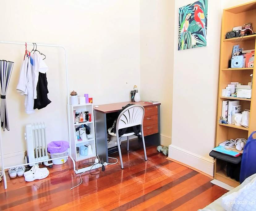 Furnished room in a share house