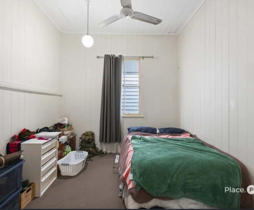 Room in a share house