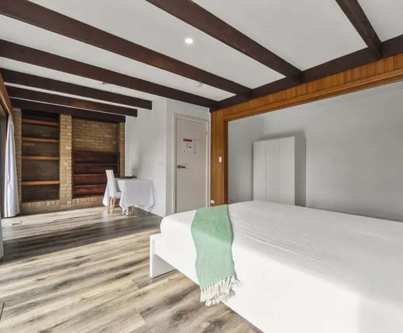 Room in a share house