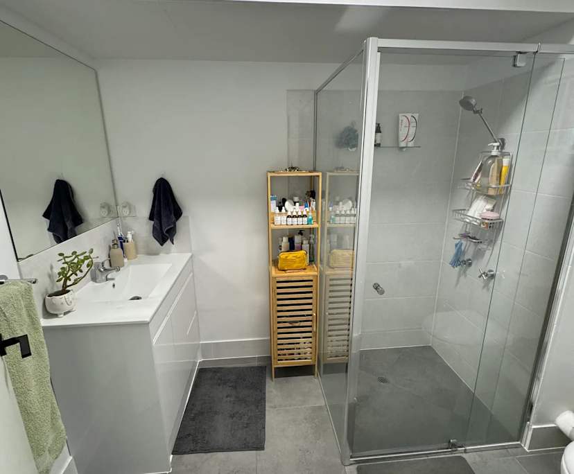 $325, Flatshare, 2 bathrooms, Woolloongabba QLD 4102