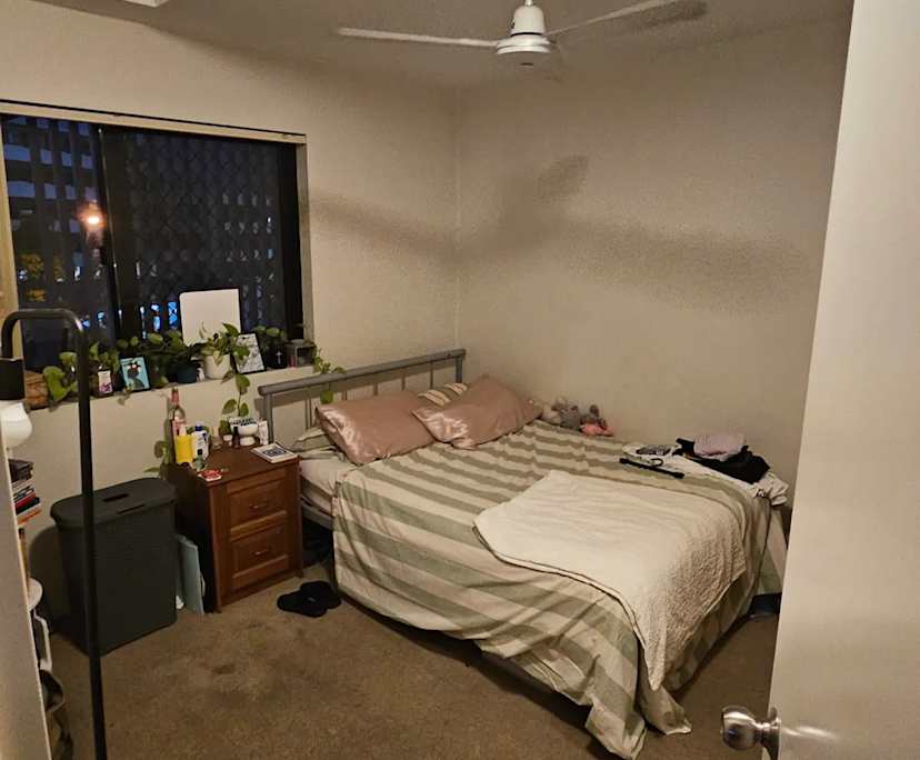 Unfurnished room in a flatshare