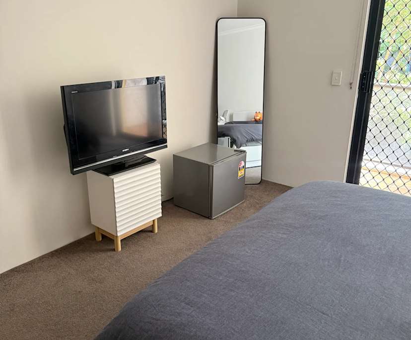 Furnished room with ensuite in a flatshare