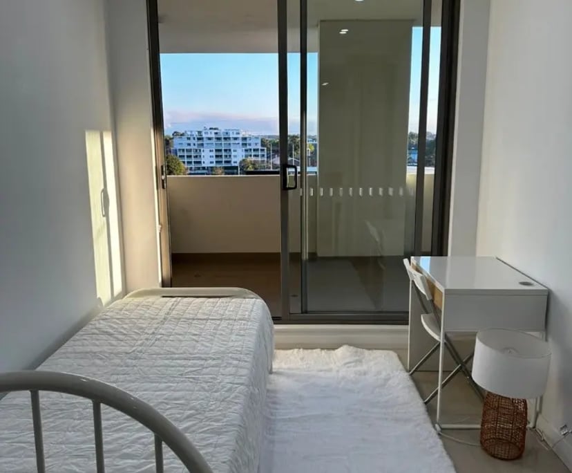 Furnished room in a flatshare