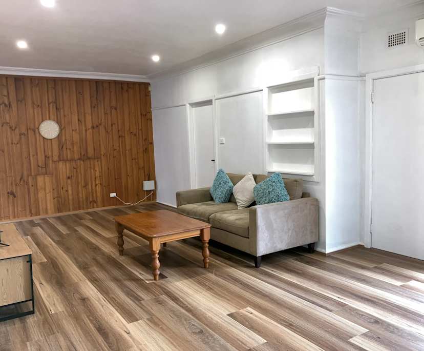 Furnished room in a flatshare