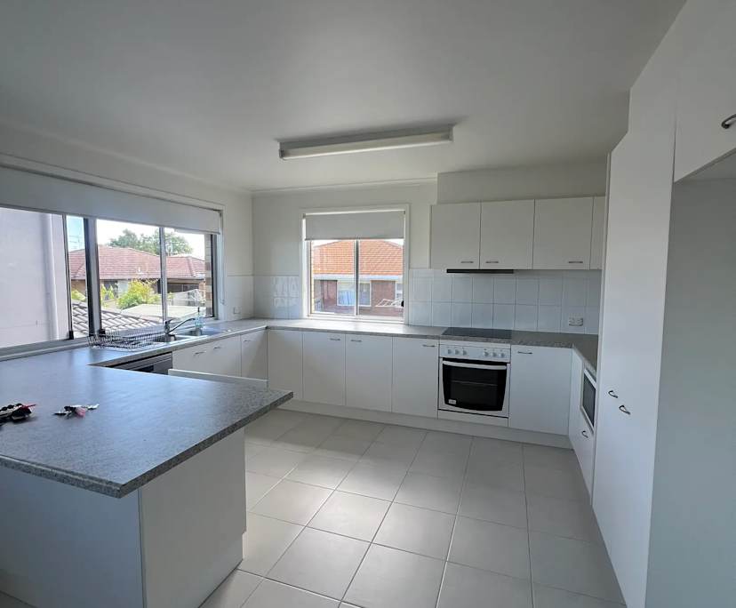 Unfurnished room in a flatshare