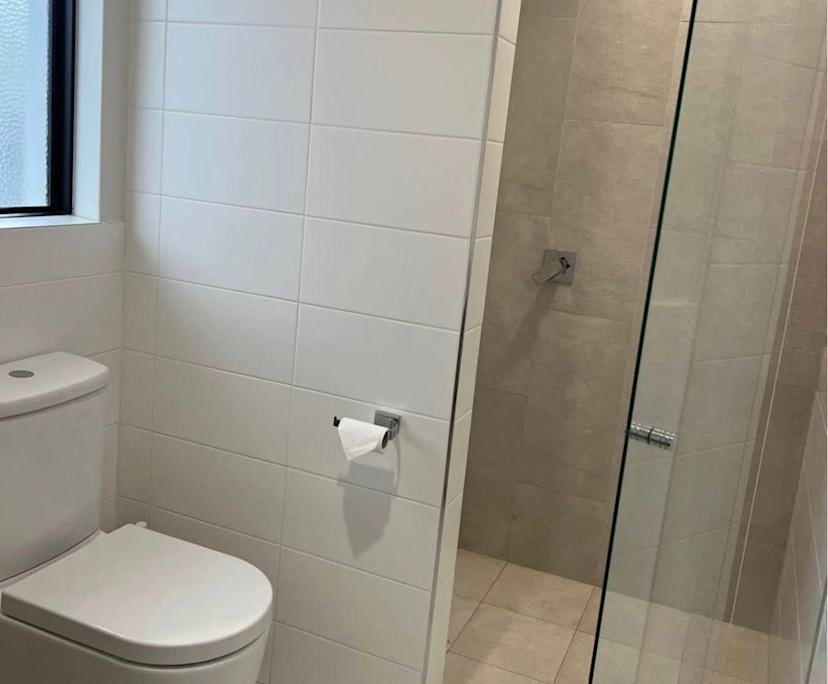 Furnished room with ensuite in a flatshare