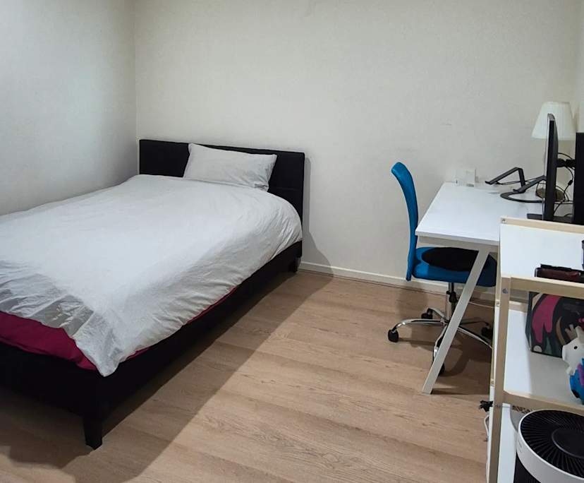 Furnished room in a flatshare